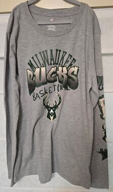 Outerstuff Milwaukee Bucks Youth L 14/16 NBA Long Sleeve Graphic Shirt NWT NEW